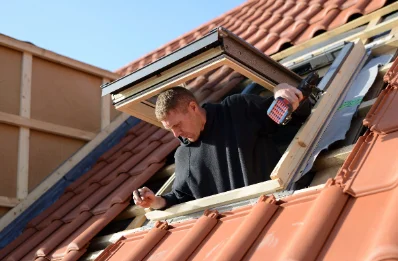Pose de fenêtres de toit Velux à Champrougier